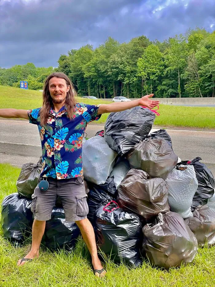 Mi amigo y yo hemos limpiado una tonelada de basura en nuestro día libre