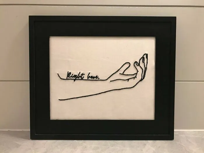 El regalo de Navidad para mi padre. Siempre que se siente orgulloso de mí, me mira, luego mira su brazo, y dice “Justo aquí, solías caber aquí mismo”, haciendo referencia a que cabía en un solo brazo de bebé. Lo amo.