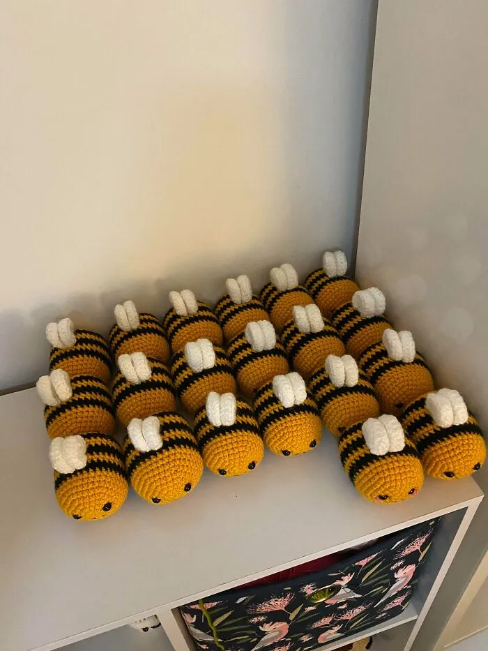 Hice 20 abejas para un pedido - Una empresa que hace miel. Estaría bien si no volviera a hacer otra abeja