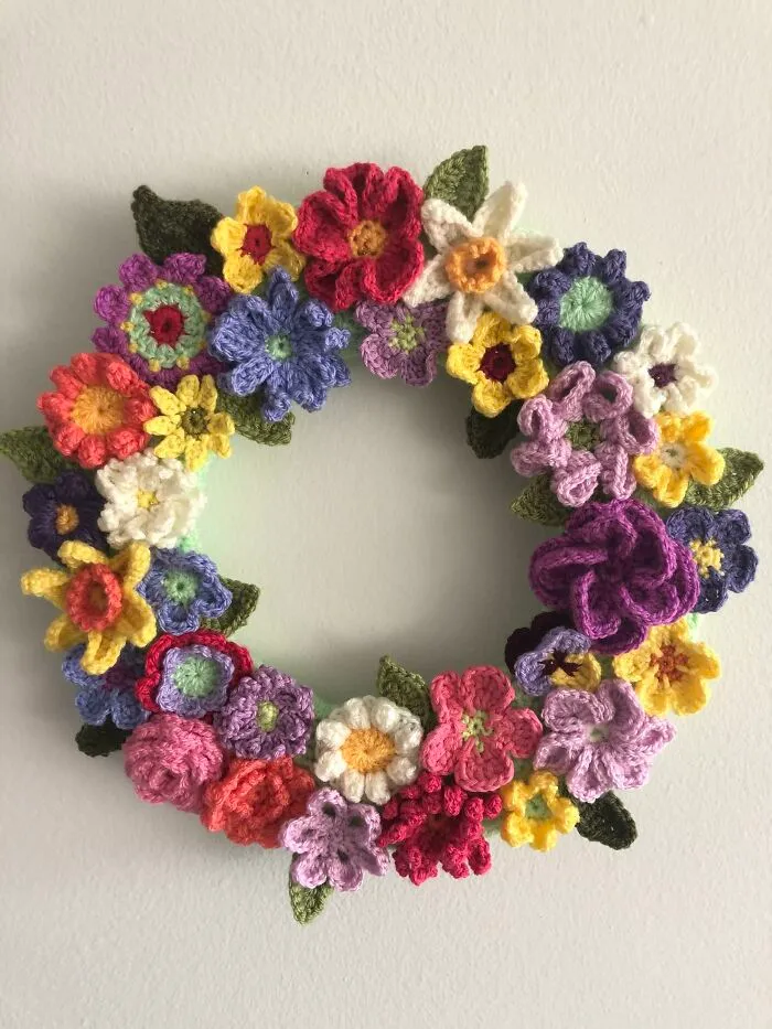 Un poco de felicidad en un sábado gris, una de mis cosas favoritas que he hecho. Sólo pequeños patrones de flores al azar todo de internet