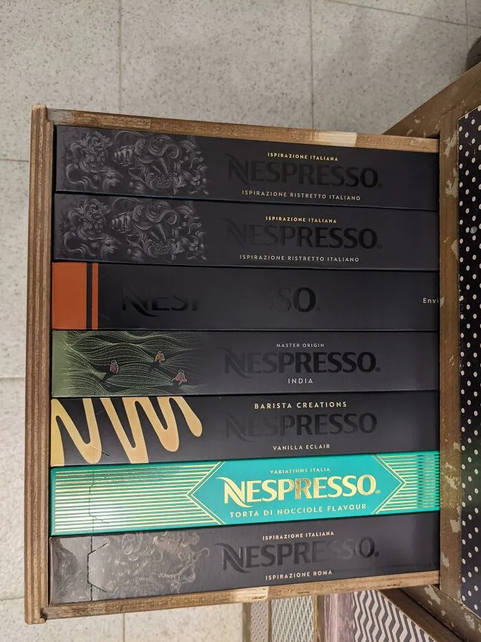 La forma en que estas cajas de Nespresso caben en el cajón