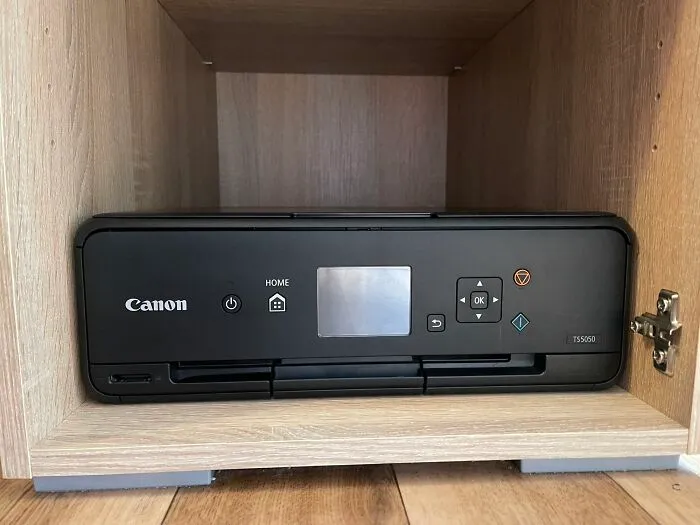 Hice espacio en mi escritorio, pero nunca pensé que mi impresora cabría en él