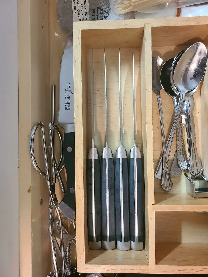 These Knifes In My Drawer