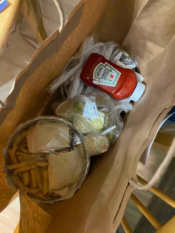 El restaurante nos preguntó si queríamos ketchup