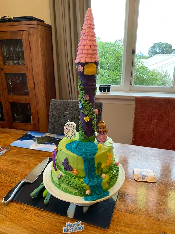  Mi hija pidió una tarta de cumpleaños de Rapunzel. Le hice una