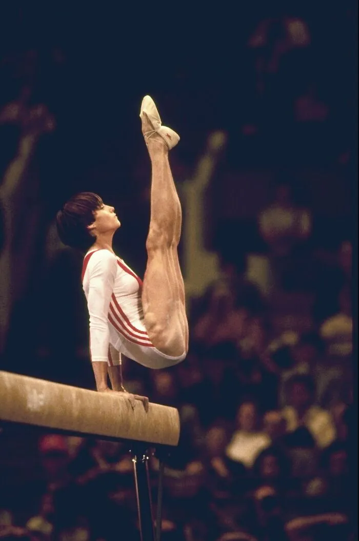 Los músculos de las piernas del primer 10 perfecto de la historia olímpica, a los 14 años. Nadia Comaneci