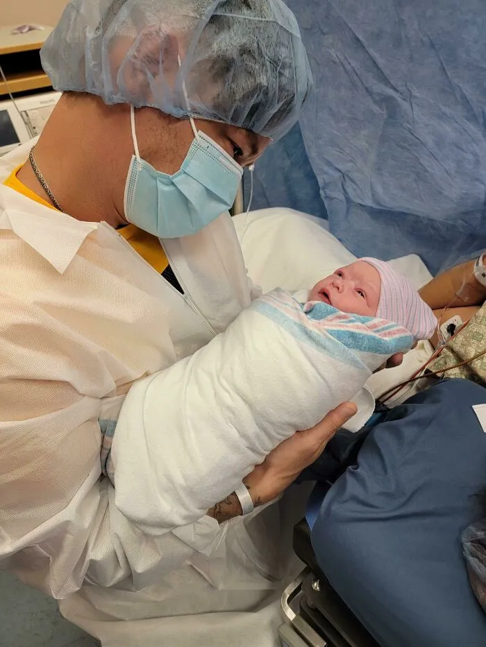 Hoy nació mi hijo y no tengo a nadie con quien compartirlo
