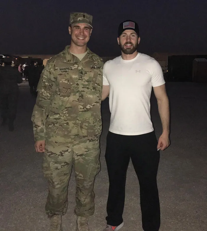 Hace dos años conocí a Chris Evans cuando estaba posicionado en Qatar. Mientras esperábamos el trailer de lo que sería (posiblemente) su última película con Marvel, quise agradecerle públicamente por todo lo que hizo por la franquicia. ¡Gracias, Cap!