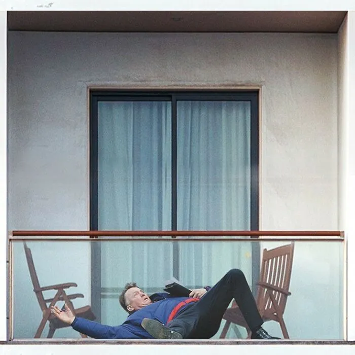 This Artist Photoshopped 30 Memes Living Together In An Apartment Building