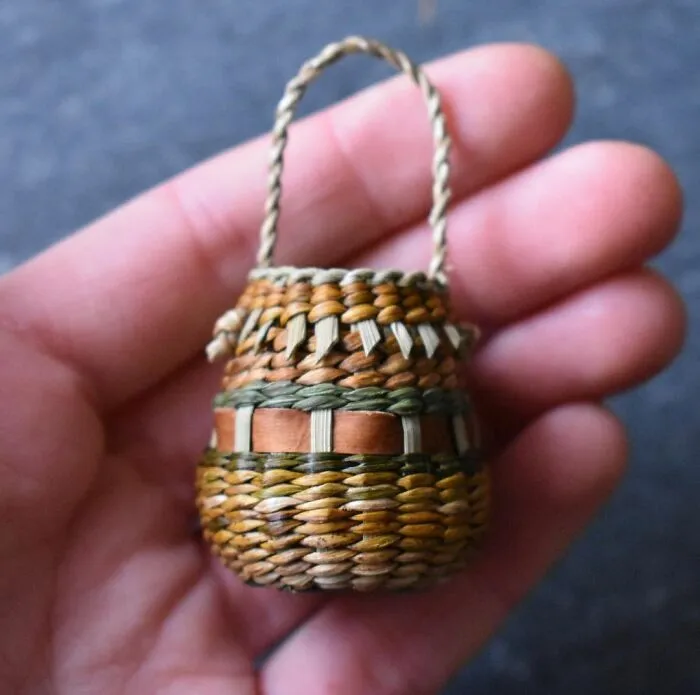 Self-Taught Artist Transforms Leaves And Weeds Into 30 Mini Hand-Woven Baskets