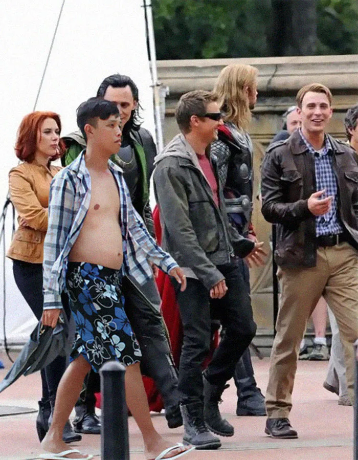 Guy Creates Funny And Silly Edits Of Him Hanging Out With Celebrities (78 Pics)