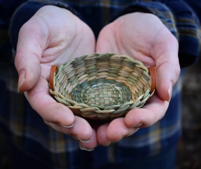 Self-Taught Artist Transforms Leaves And Weeds Into 30 Mini Hand-Woven Baskets