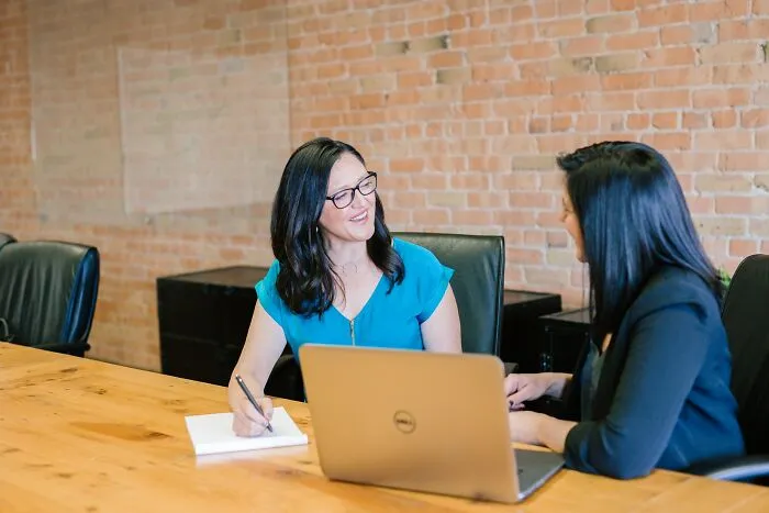 20 Useful Tips For People Looking For A New Job, As Shared By This Career Coach Online