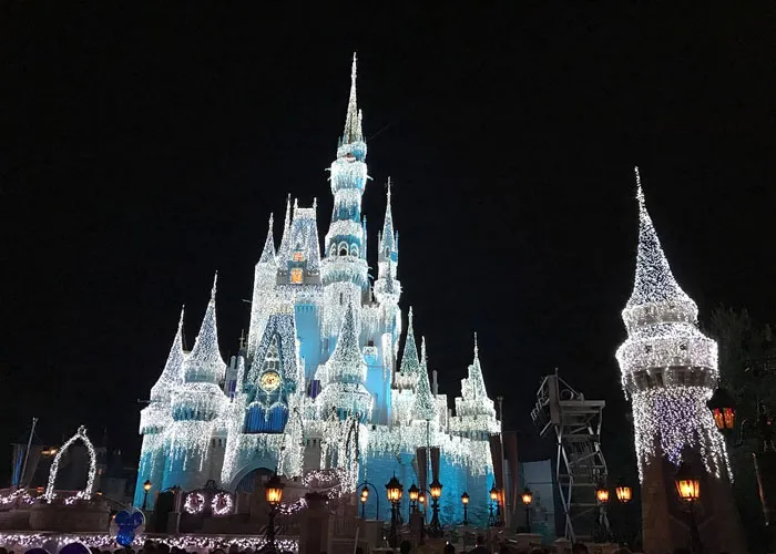 30 Of The Spiciest Work Secrets Shared By Former Disney Theme Park Employees