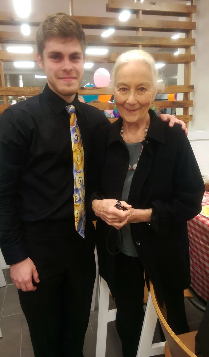 Hoy conocí a la tía May [Rosemary Harris]