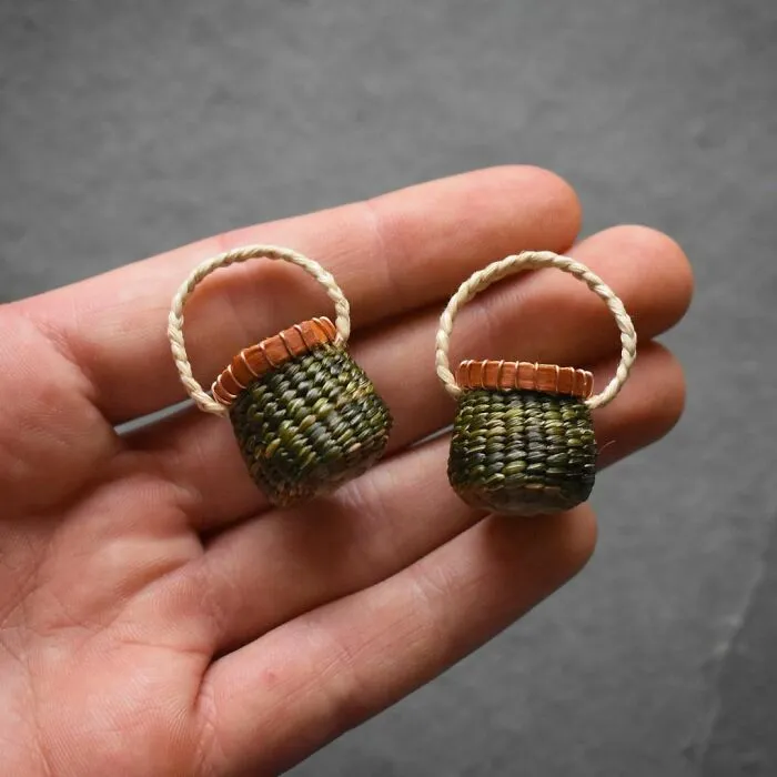 Self-Taught Artist Transforms Leaves And Weeds Into 30 Mini Hand-Woven Baskets
