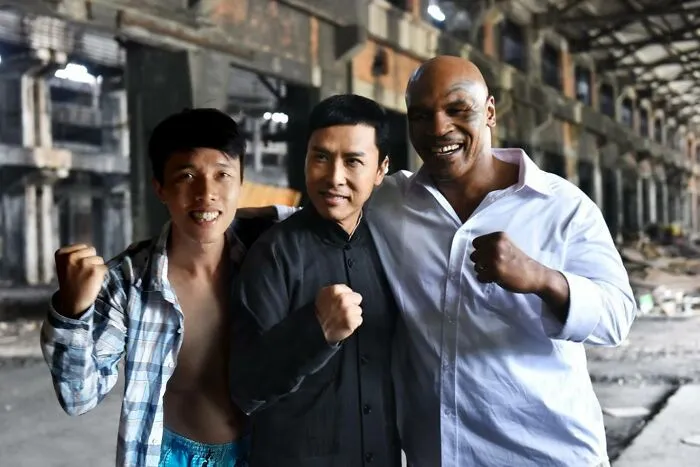 Guy Creates Funny And Silly Edits Of Him Hanging Out With Celebrities (78 Pics)