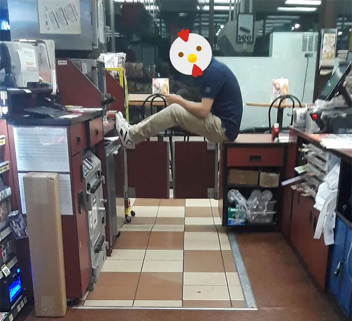 Lazy Coworker Decided He Was Too Good To Help Ring Up A Line Of 5 People. Left Me High And Dry To Deal With Frustrated Customers