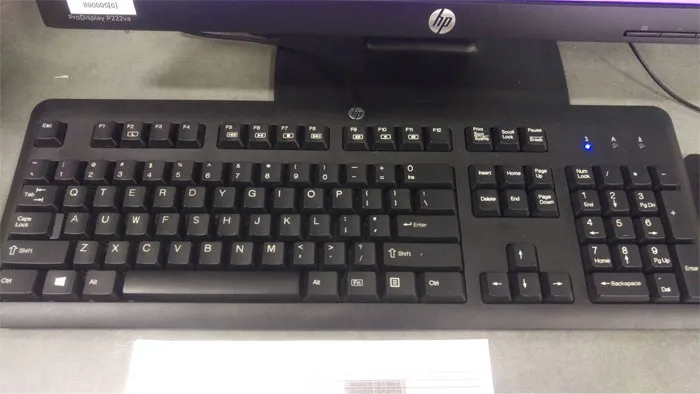 Tengo compañeros de trabajo malvados a los que les gusta gastar bromas. Afortunadamente, no miro cuando escribo de todos modos