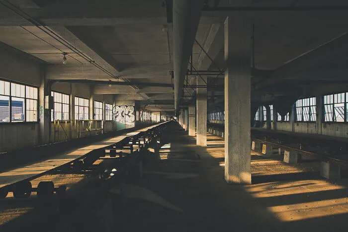 Here Are 34 Eerily Beautiful Liminal Spaces I Captured (34 Pics)
