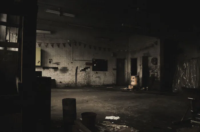 Here Are 34 Eerily Beautiful Liminal Spaces I Captured (34 Pics)