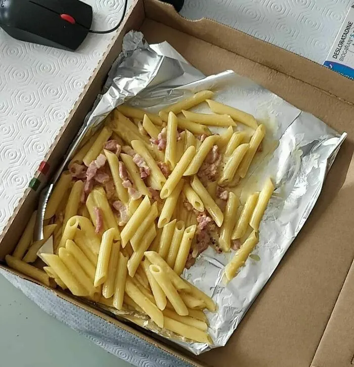 Pedí una carbonara en un "restaurante Uber de 5 estrellas". ¿Adivina cuánto cuesta?