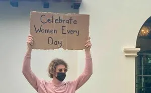 Dude Keeps Protesting Annoying Everyday Things With Funny Signs (35 New Pics)