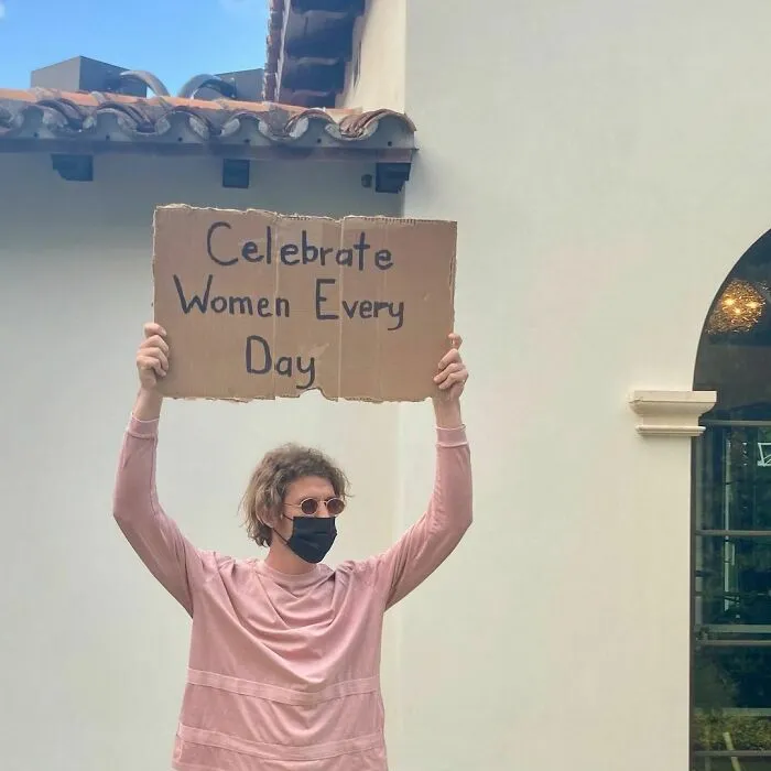 Dude Keeps Protesting Annoying Everyday Things With Funny Signs (35 New Pics)