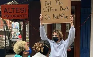 Dude Keeps Protesting Annoying Everyday Things With Funny Signs (35 New Pics)