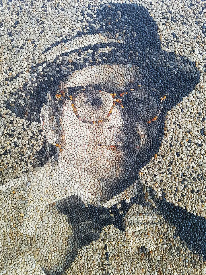 This Artist Creates Intricate Art Using Pebbles (26 Pics)