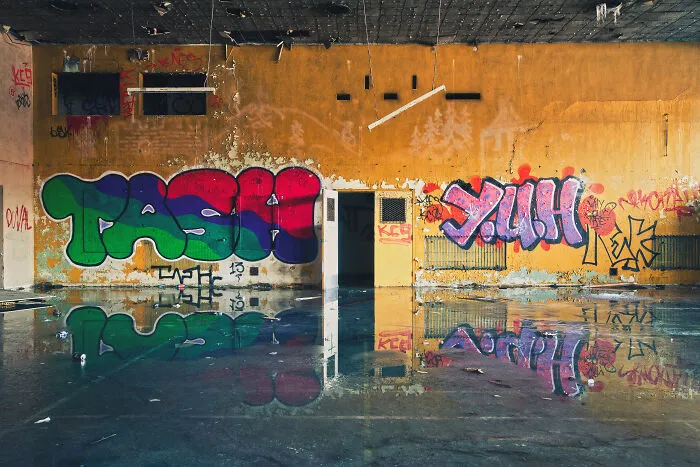 Here Are 34 Eerily Beautiful Liminal Spaces I Captured (34 Pics)