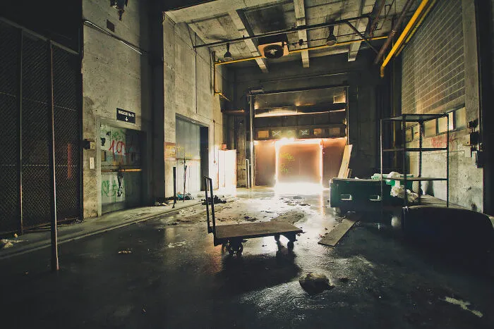Here Are 34 Eerily Beautiful Liminal Spaces I Captured (34 Pics)