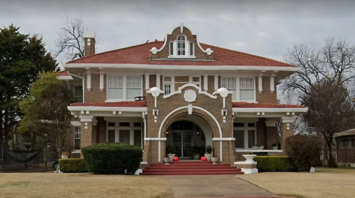 1920s House, Some Might Hate It But I Personally Love The Character And History