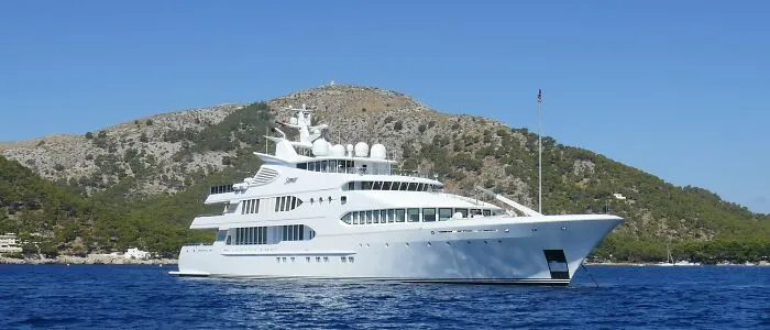 35 Things "Rich People" Do That Others Find Inconsiderate And Annoying