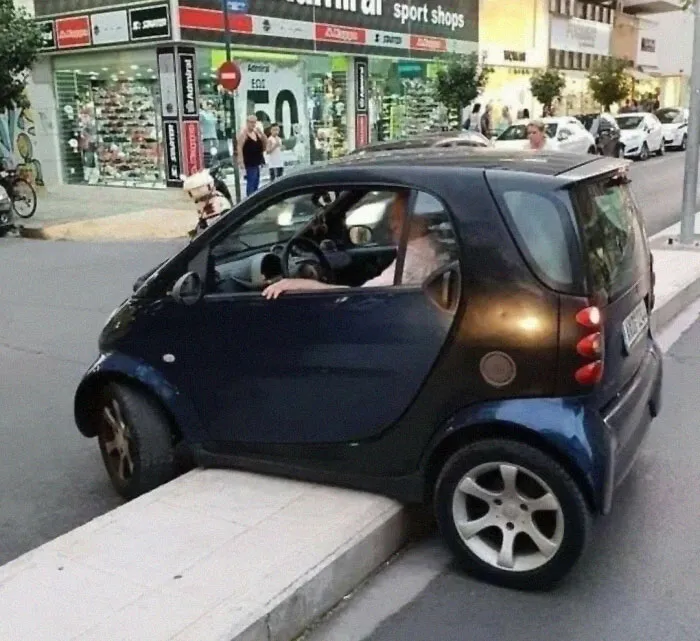 This Facebook Group Documents Examples Of Bad Drivers, And Here Are 35 Of Their Funniest Posts