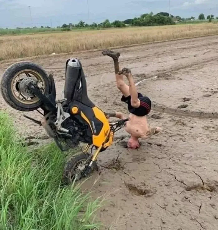 This Facebook Group Documents Examples Of Bad Drivers, And Here Are 35 Of Their Funniest Posts