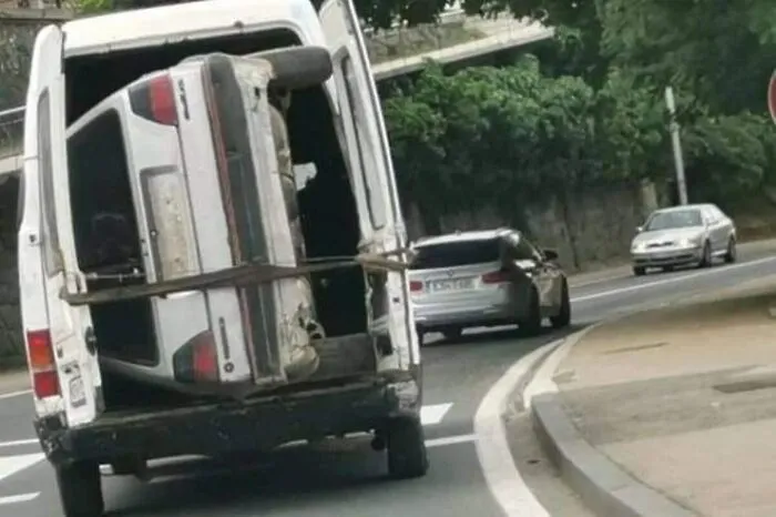 This Facebook Group Documents Examples Of Bad Drivers, And Here Are 35 Of Their Funniest Posts