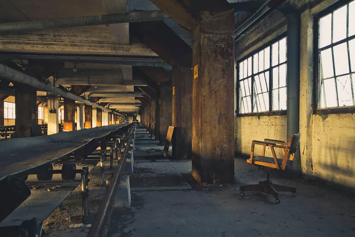 Here Are 34 Eerily Beautiful Liminal Spaces I Captured (34 Pics)