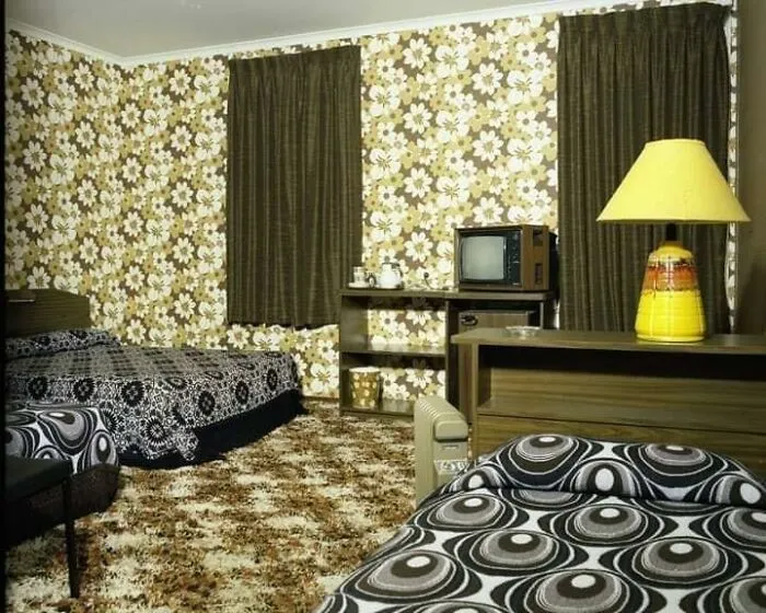 Neighbor Redecorated The Guest Room, She Was Going For The 70's Look