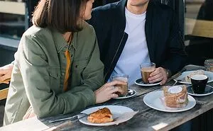 People Who've Walked Out Of First Dates Share The Moment They Realized They Should Leave (40 Stories)