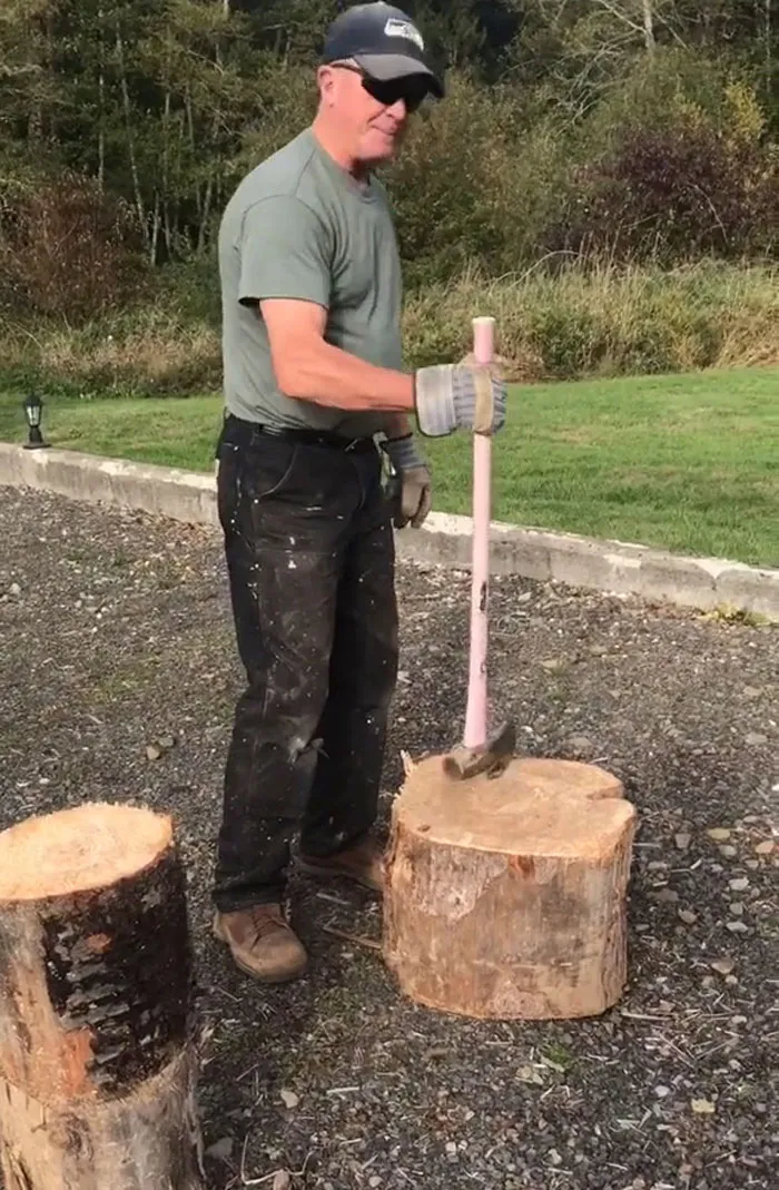 Cortando leña