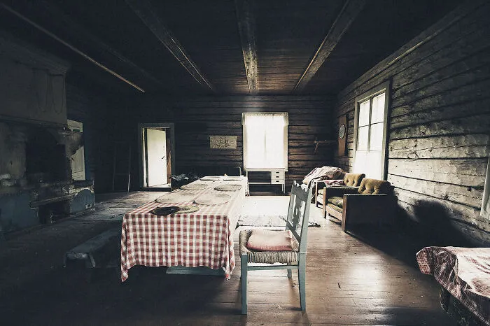 Here Are 34 Eerily Beautiful Liminal Spaces I Captured (34 Pics)