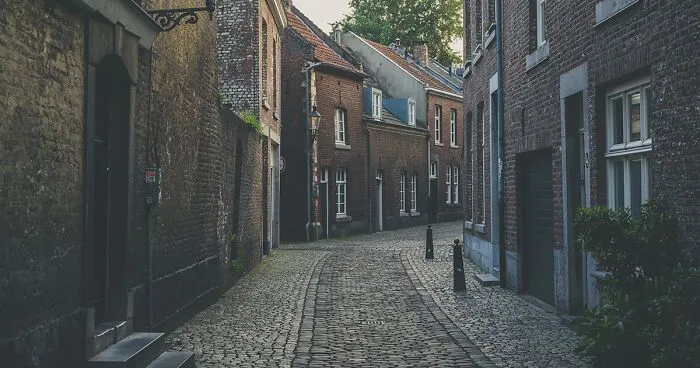 Here Are 34 Eerily Beautiful Liminal Spaces I Captured (34 Pics)