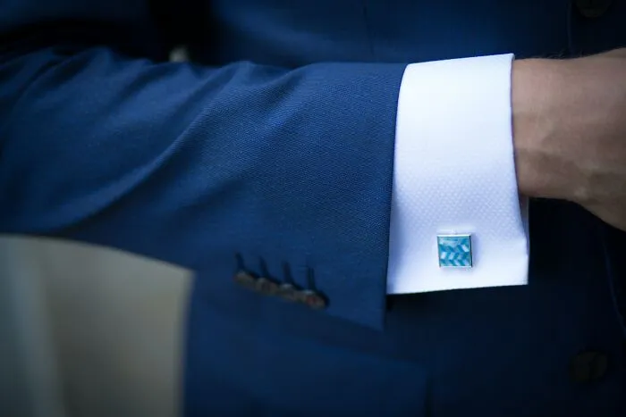 35 Things "Rich People" Do That Others Find Inconsiderate And Annoying