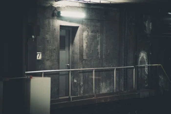 Here Are 34 Eerily Beautiful Liminal Spaces I Captured (34 Pics)