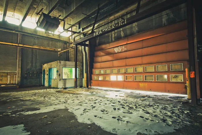 Here Are 34 Eerily Beautiful Liminal Spaces I Captured (34 Pics)