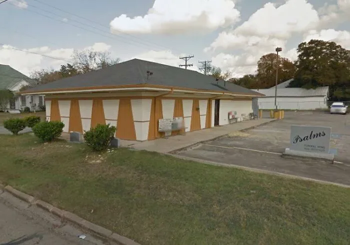 Según los lugareños, esta funeraria solía ser un Pizza Hut