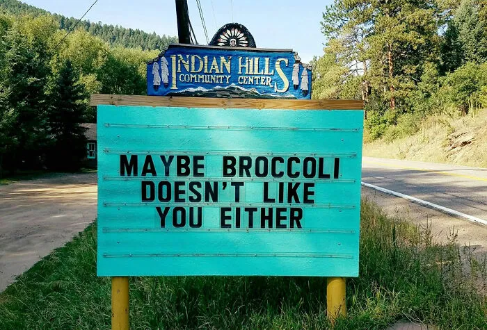 En Colorado ponen estos carteles tan divertidos con juegos de palabras geniales (19 fotos)
