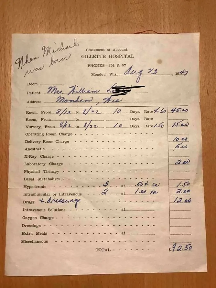 Esta es la factura del nacimiento de mi padre en 1947 en la zona rural de Wisconsin (Mondovi, Wi, en las afueras de Eau Claire). 10 días en el hospital parece bastante normal para la época)