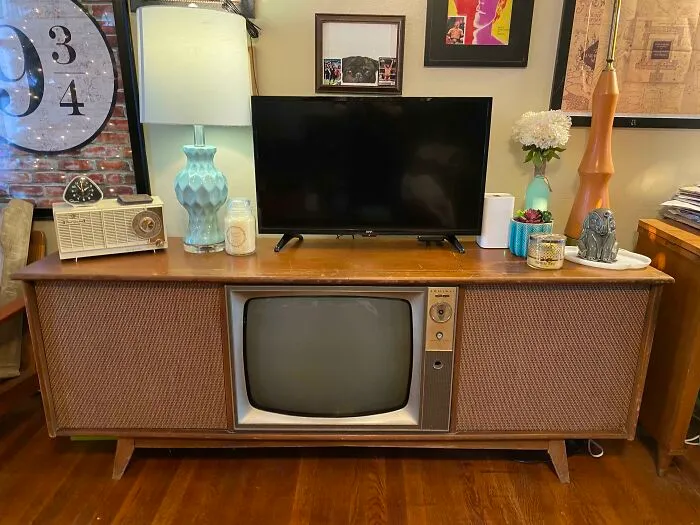 Thought You Guys Might Like My Fav Trash Pick Ever: Made My Dad Drive 25 Mins One Way In His Truck In Spitting Rain While I Sat With It To Make Sure No One Else Took It  Has The Original Record Player Inside Also. I Know It’s Not Everyone’s Style But It’s Like It Was Meant To Be In My 50’s Ranch!